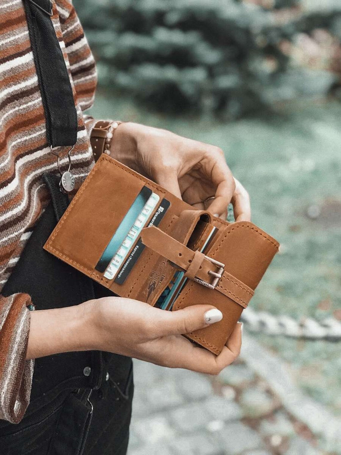 Vintage Distressed Leather Buckle Strap Compact Pocket Wallet