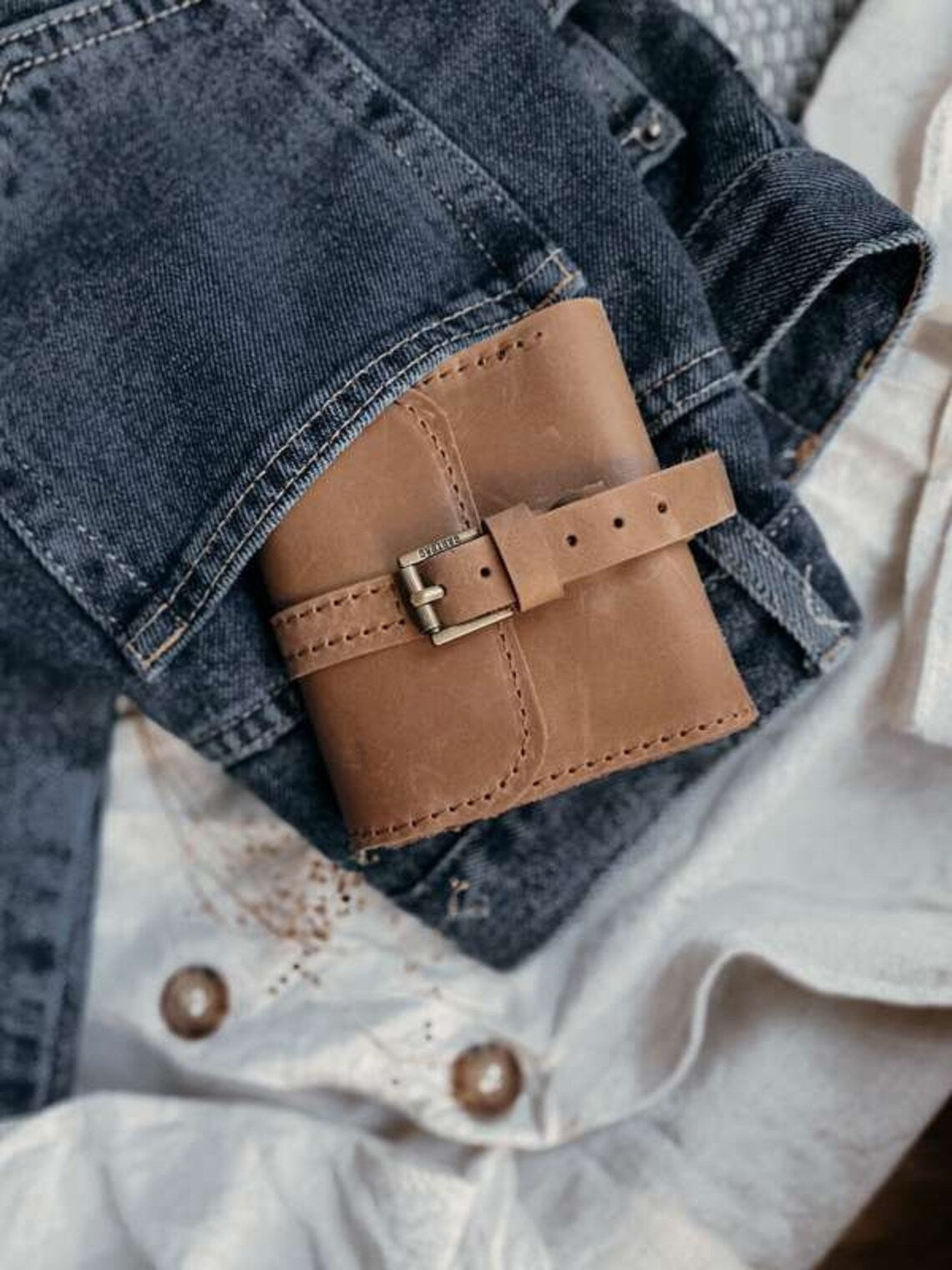 Vintage Distressed Leather Buckle Strap Compact Pocket Wallet